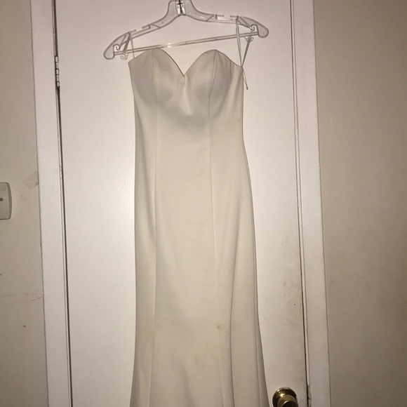 White dress - Picture 1 of 6